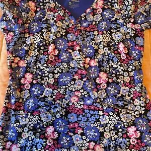 Nursing scrub top size large like new . Worn once